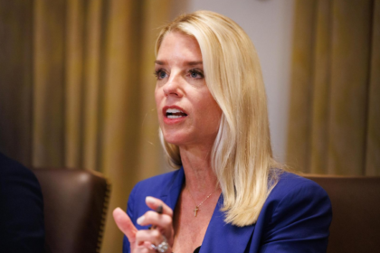 Pamela Bondi afirmó que EE UU busca a más “cómplices no acusados” de Nicolás Maduro