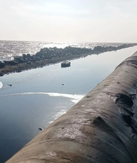 Pescadores denunciaron que un derrame petrolero registrado a inicios de marzo persiste en en Paraguaná 
