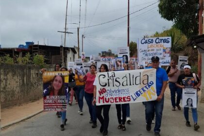 Denunciaron que la GNB impidió el pancartazo frente a La Crisálida para exigir la libertad de las presas políticas