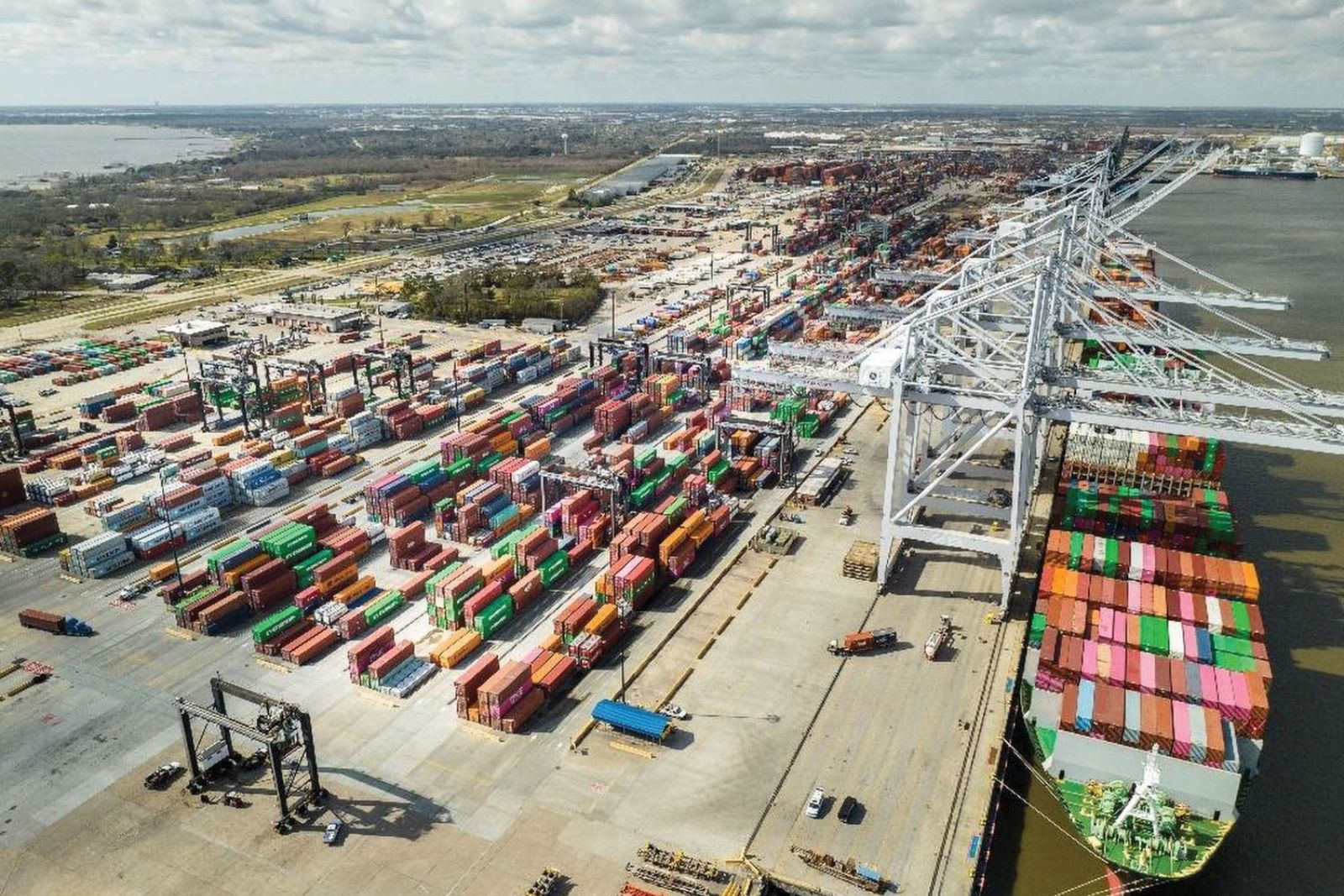 Resumption of Oil Equipment Shipments to Venezuela via Houston Port Reported