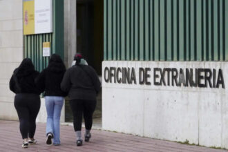Sindicatos y ONG en España podrán asistir a migrantes en su regularización: los detalles