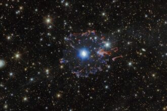 Agencias espaciales publicaron imágenes inéditas de la nebulosa Ojo de Gato captadas por sus telescopios 