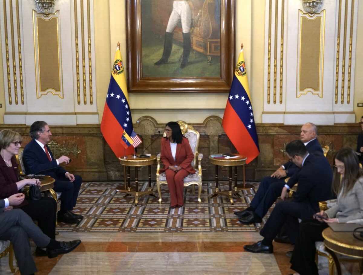 Delcy con el secretario de Interior