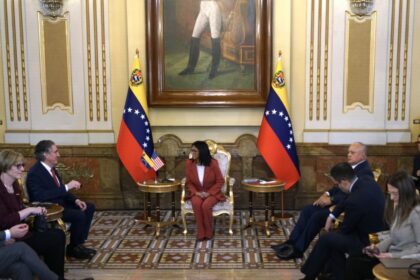 Delcy con el secretario de Interior