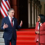 Delcy Rodríguez y el secretario del Interior de EE UU conversaron sobre nuevas tecnologías para desarrollar el sector de la minería en Venezuela