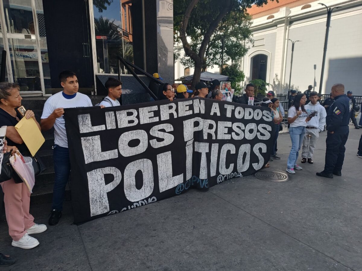 Familiares de presos políticos denunciaron irregularidades en la aplicación de la Ley de Amnistía frente a la AN