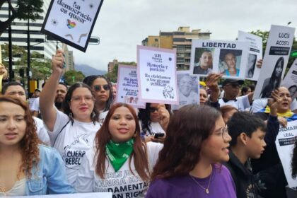 En Imágenes: Mujeres marcharon en Caracas para exigir libertad en su día