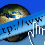 El creador de la WWW pide prohibir las redes sociales a niños y adolescentes