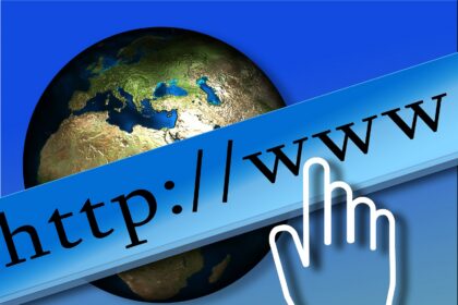 El creador de la WWW pide prohibir las redes sociales a niños y adolescentes