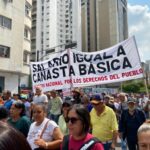 Gremios y pensionados se concentran en la plaza Morelos de Caracas para exigir aumento de sueldo