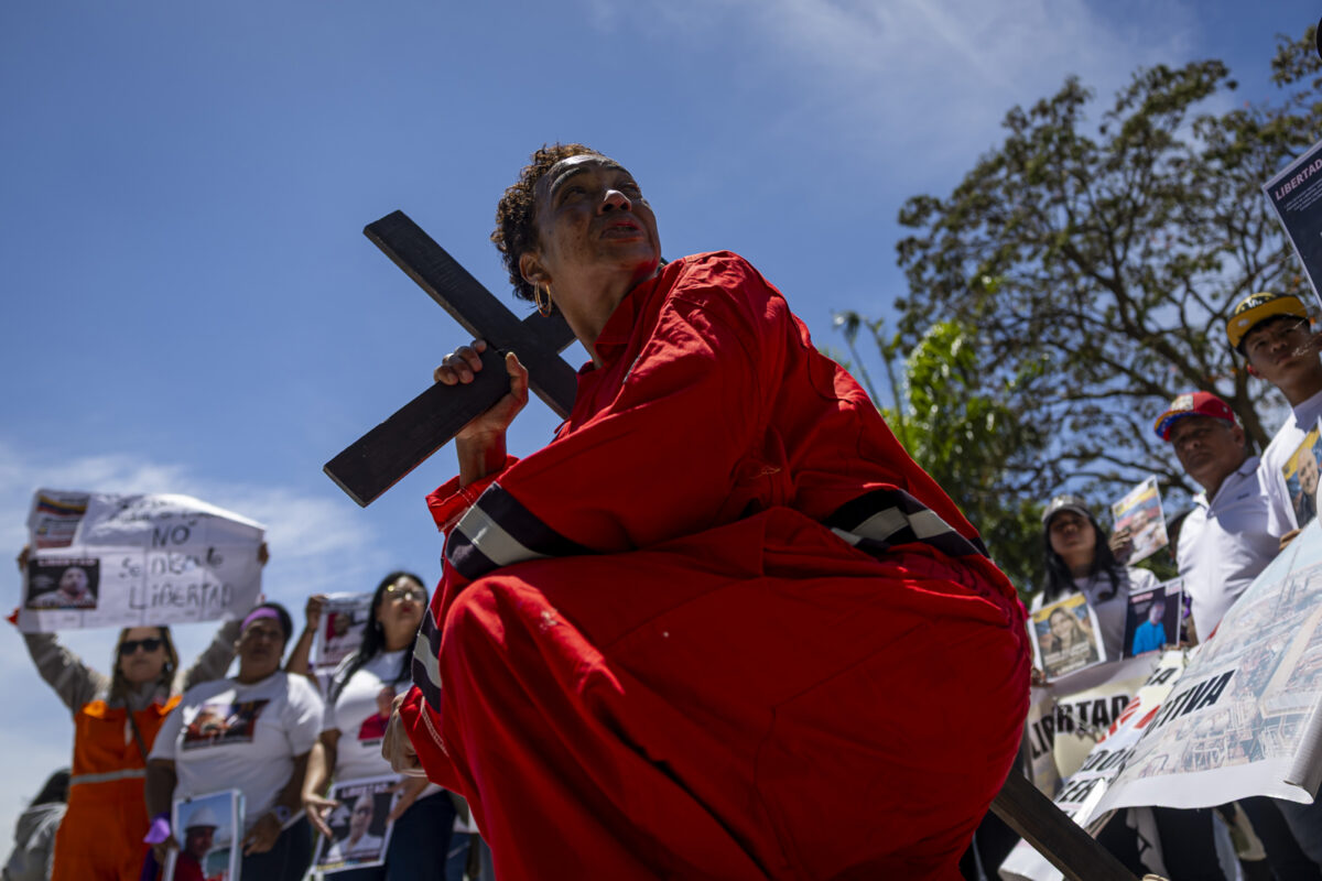 En imágenes: el viacrucis de los familiares de trabajadores de PDVSA detenidos 