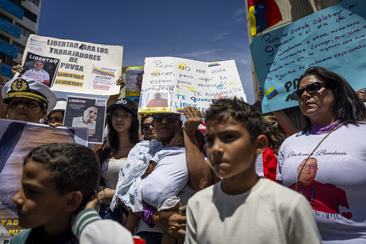 En imágenes: el viacrucis de los familiares de trabajadores de PDVSA detenidos 