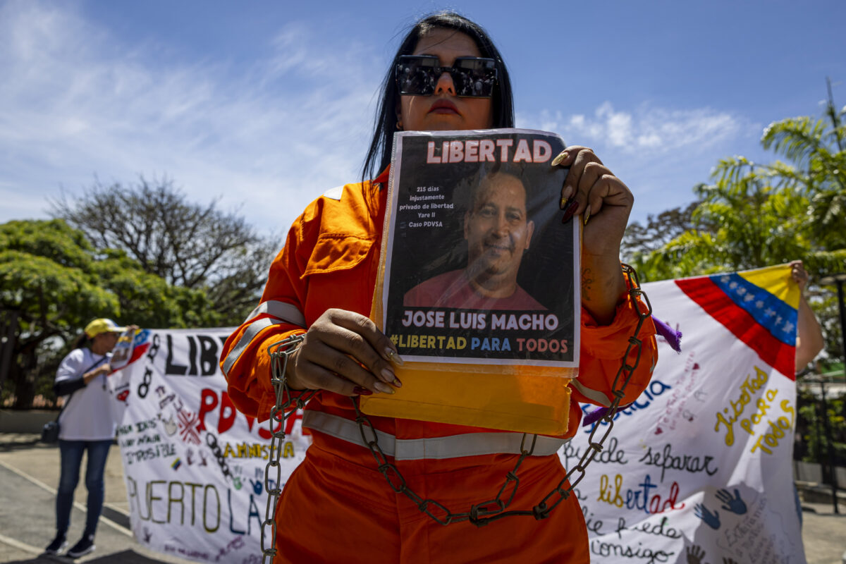 En imágenes: el viacrucis de los familiares de trabajadores de PDVSA detenidos 