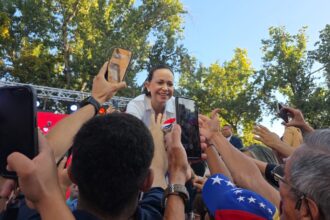 María Corina Machado se reúne con la comunidad venezolana en Chile en una concentración 