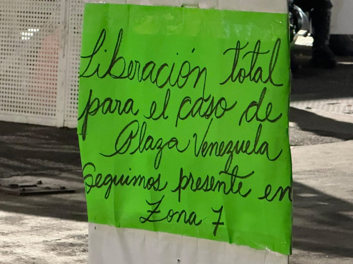 Familiares de presos políticos en Zona 7 denunciaron plan de la PNB para desalojar sus carpas 