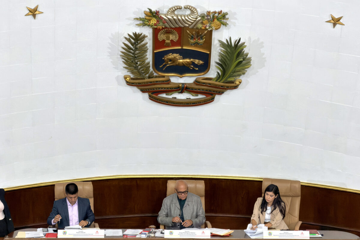 Parlamento aprobó ley para acelerar trámites en Venezuela