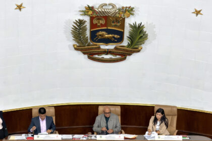 Parlamento aprobó ley para acelerar trámites en Venezuela