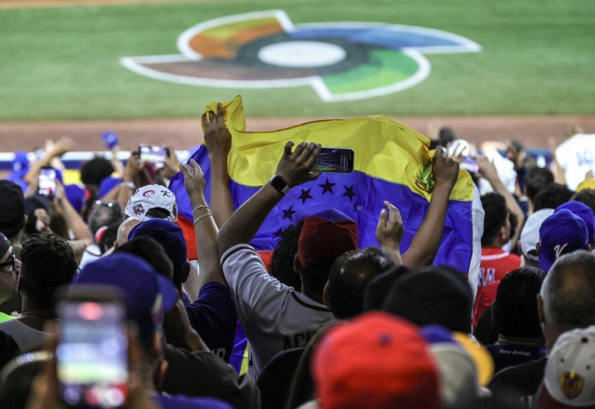 En imágenes: así vivió la fanaticada el histórico pase de Venezuela a la final del Clásico Mundial de Beisbol
