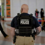 Trump anunció que agentes de ICE estarán en los aeropuertos por escasez de empleados del TSA: ¿qué implica la medida? 
