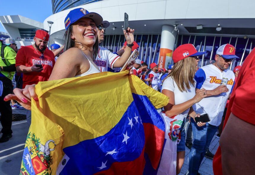 En imágenes: así se vive la previa del República Dominicana vs. Venezuela en el loanDepot Park de Miami