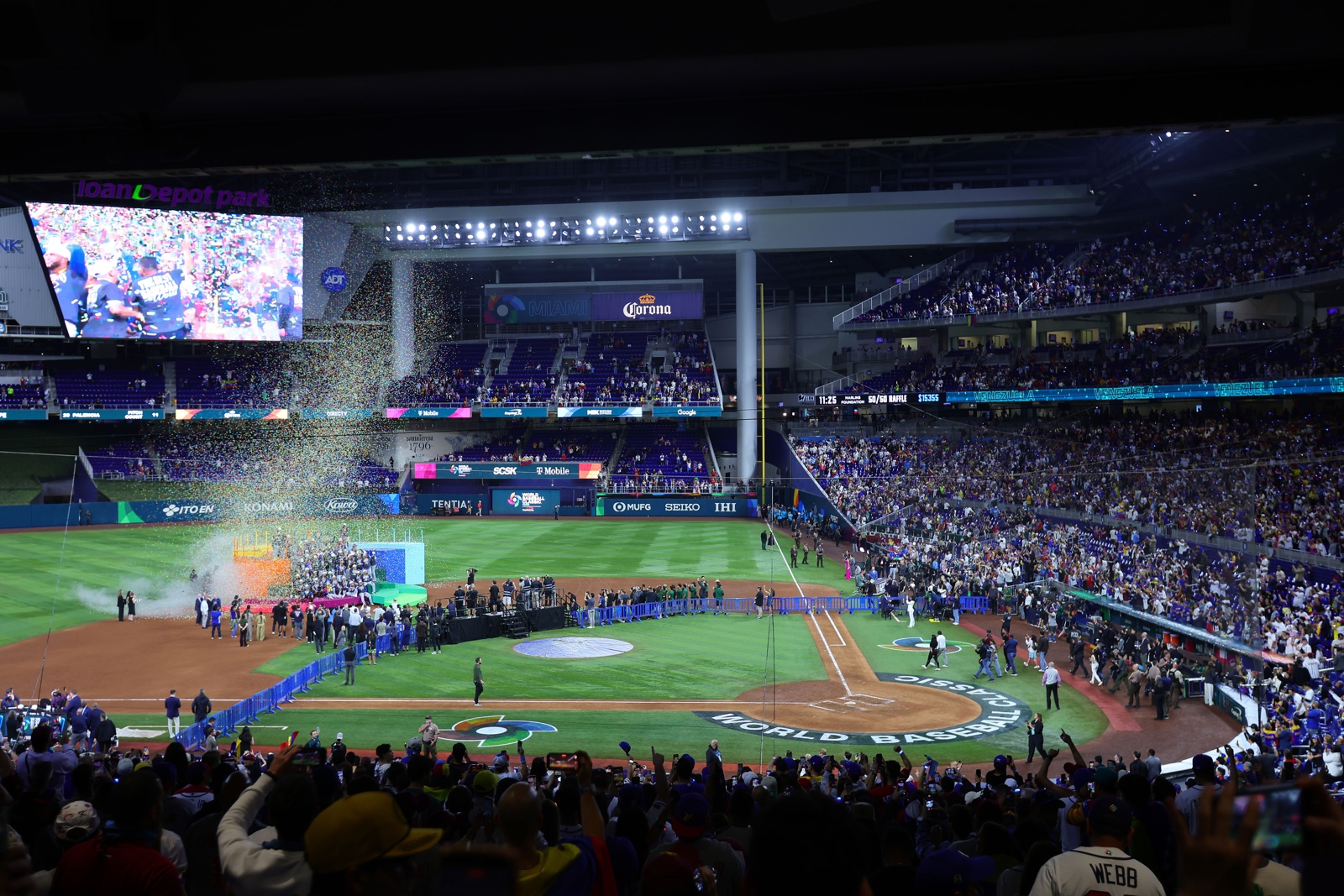 How much money did the Venezuelan team receive after winning the Baseball World Classic?
