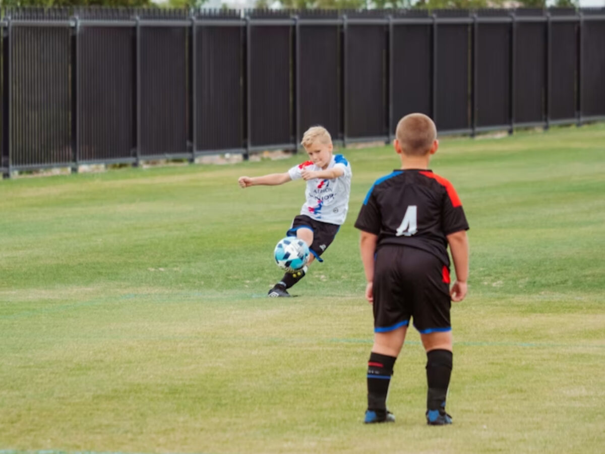 ¿Cómo influye el deporte en la salud mental y física de niños y adolescentes?