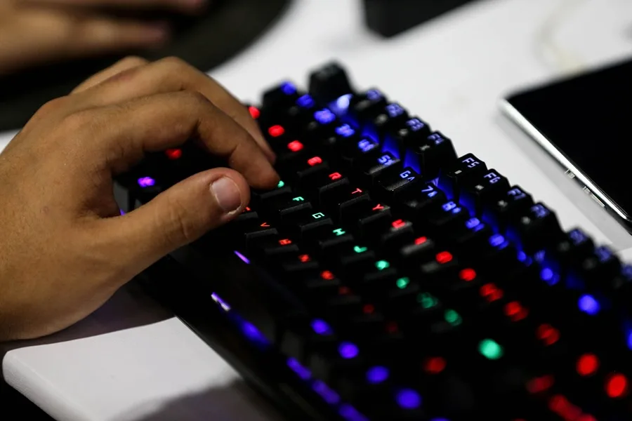 #TeExplicamos | Qué es Anthropic, la empresa de IA que Trump prohibió en el gobierno de Estados Unidos