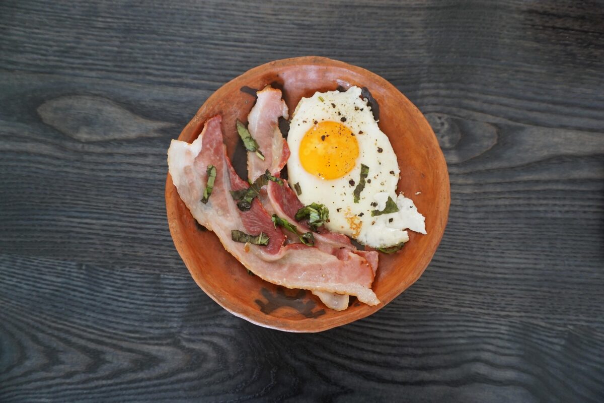 ¿Qué alimentos incluir en el desayuno para favorecer la digestión y la pérdida de peso?