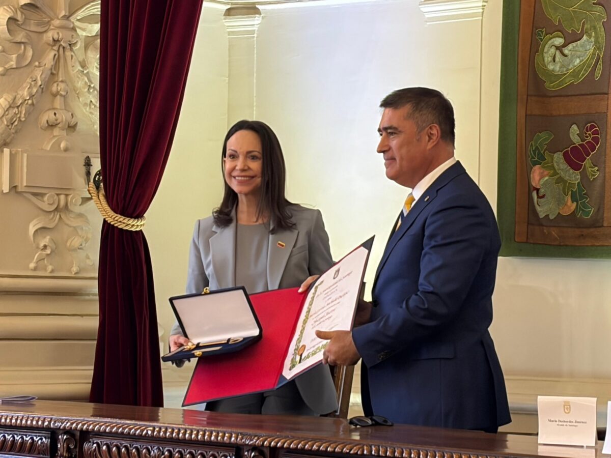 María Corina Machado se reúne con la comunidad venezolana en Chile en una concentración 