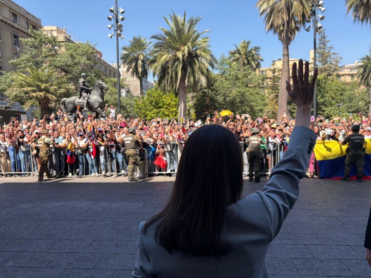 María Corina Machado se reúne con la comunidad venezolana en Chile en una concentración