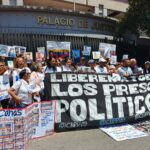Familiares protestaron frente al Palacio de Justicia para exigir la liberación de los presos políticos