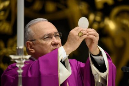 Papa León XIV nombró al venezolano Edgar Peña Parra nuncio apostólico en Italia y San Marino