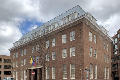 Venezuela inspeccionó su embajada y consulados en EE UU tras restablecer las relaciones