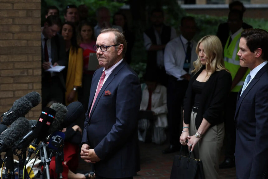 El actor Kevin Spacey pactó con tres hombres para evitar un juicio por agresión sexual en Londres