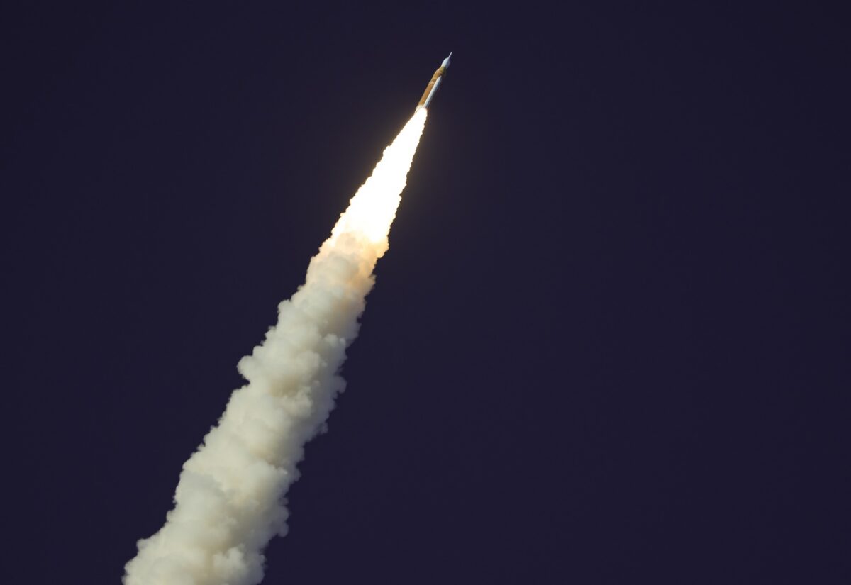 La misión Artemis II despegó para su viaje de 10 días en la órbita lunar: el primero en más de 50 años