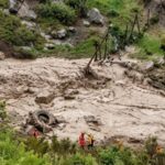 Rescataron a 45 turistas que estaban atrapados en un balneario tras un deslizamiento de tierra en Lara