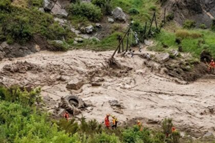 Rescataron a 45 turistas que estaban atrapados en un balneario tras un deslizamiento de tierra en Lara