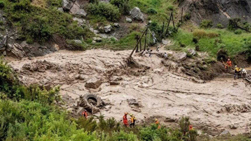 Rescataron a 45 turistas que estaban atrapados en un balneario tras un deslizamiento de tierra en Lara