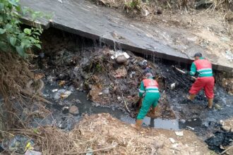 Alcaldía de Caracas desplegó equipos de limpieza de quebradas ante la temporada de lluvias 