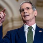 Secretario del Tesoro de EE UU respalda  la reincorporación de Venezuela al FMI