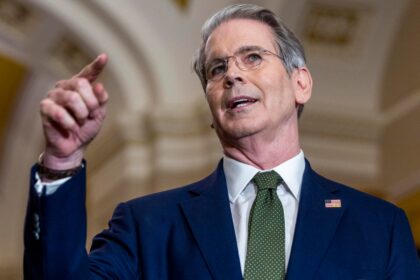 Secretario del Tesoro de EE UU respalda  la reincorporación de Venezuela al FMI