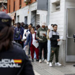 La regularización de migrantes en España podría beneficiar a 200 mil niños y adolescentes