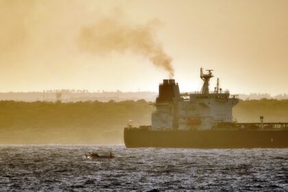 ¿Qué son las “flotas fantasmas” y qué importancia tienen en la guerra en Irán?