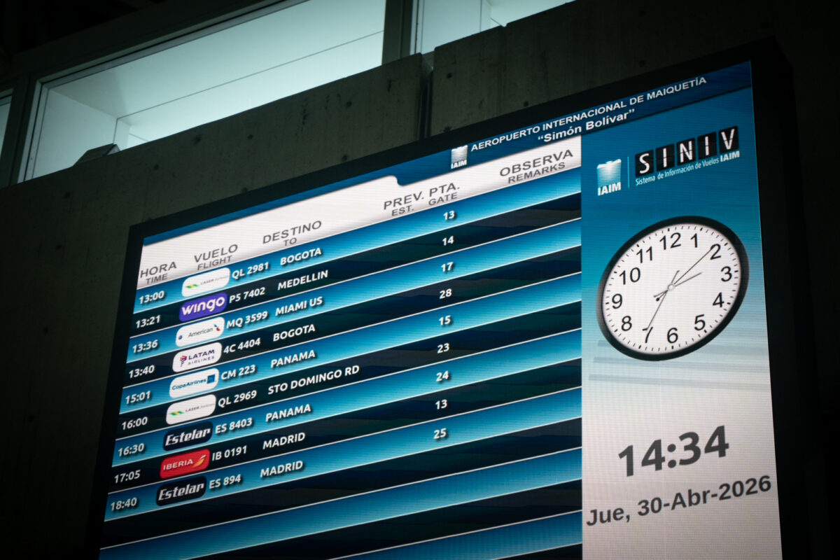 El primer vuelo Caracas-Miami trajo nuevas expectativas a un país lleno de incertidumbres