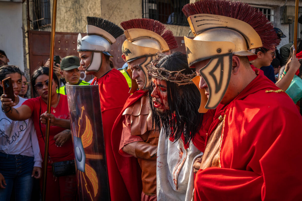 Viacrucis en Petare: una pasión que llegó a las puertas del cielo