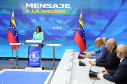 Delcy Rodríguez anunció aumento salarial “responsable” para el 1° de mayo