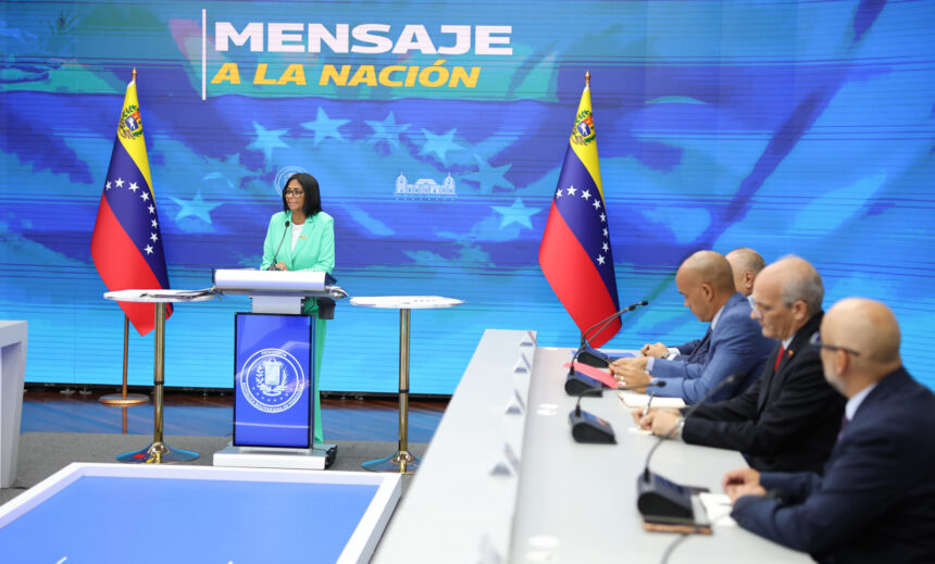 Delcy Rodríguez anunció aumento salarial “responsable” para el 1° de mayo