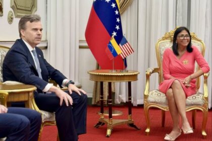 John Barrett se reunió de Delcy Rodríguez y ratificó la importancia de seguir con el plan de tres fases de Trump