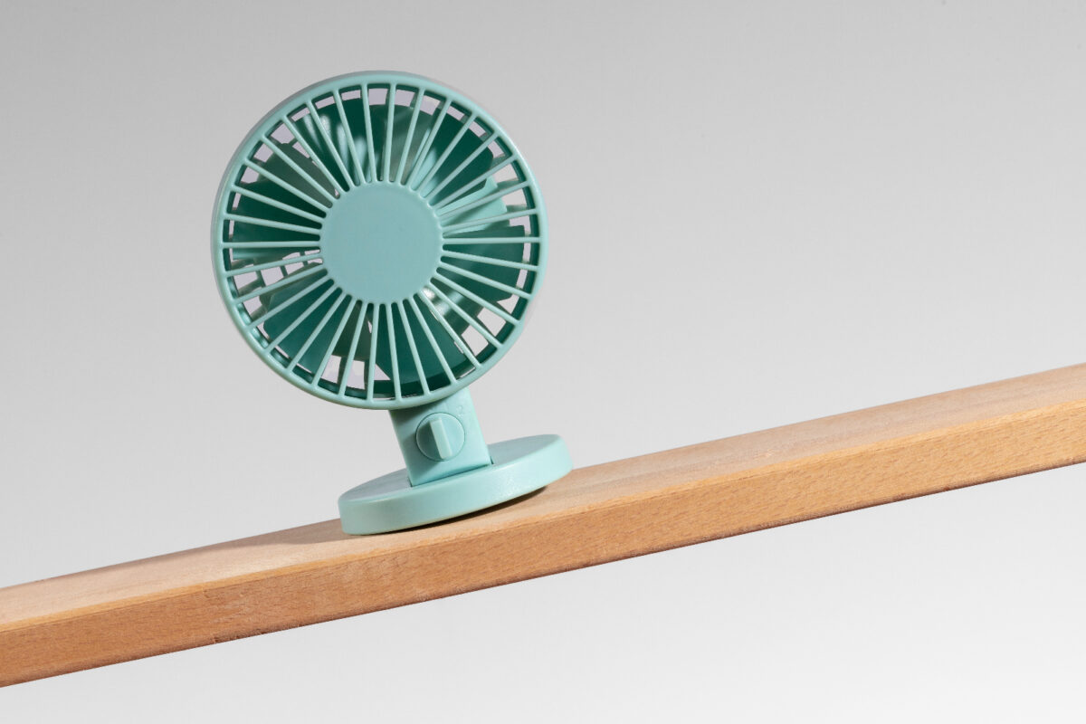 ¿Cuánto cuestan ventiladores, aires acondicionados y reguladores de voltaje en Caracas?