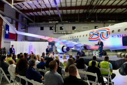 American Airlines presentó su avión conmemorativo por los 250 años de EE UU: volará a Venezuela el 30 de abril